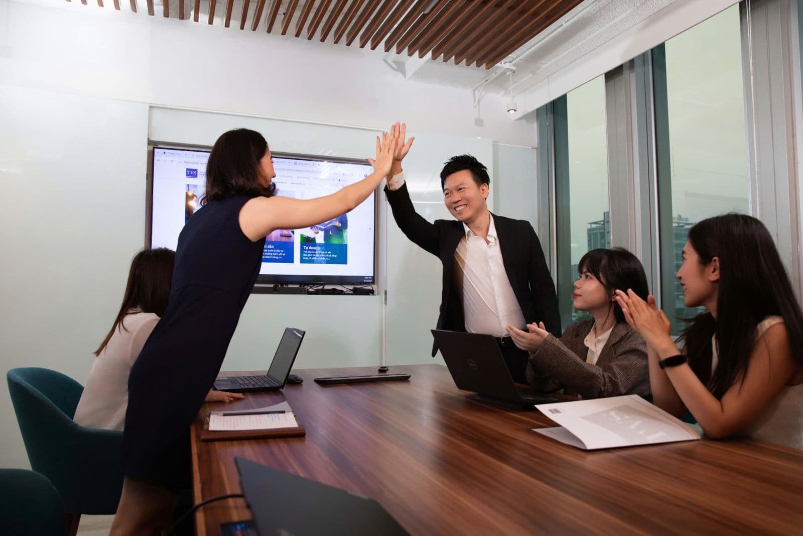 TVS tư vấn thương vụ VinAI chuyển nhượng Generative AI cho Qualcomm